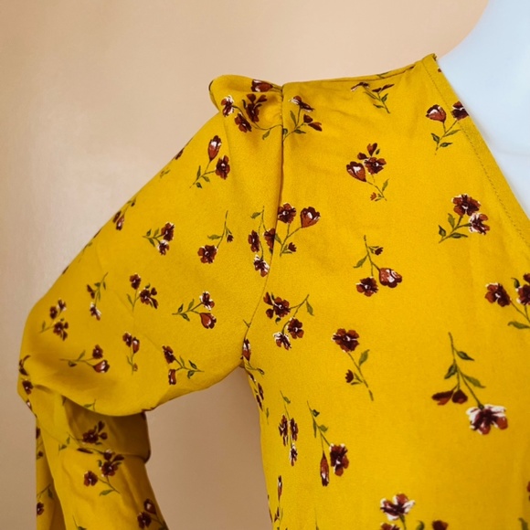 NWOT Floral Print Long Sleeve V Neck Spring Top - Picture 6 of 10